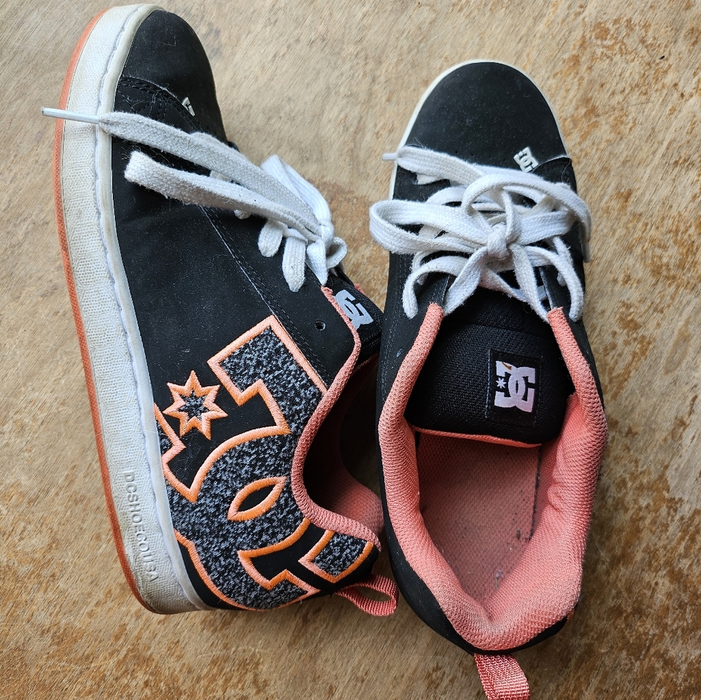 DC Shoes - Picture 2 of 3